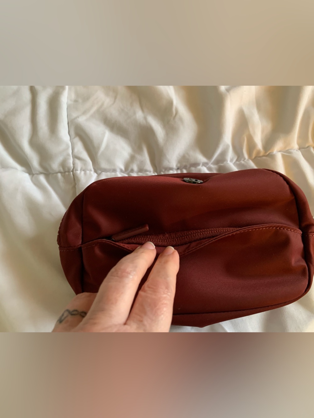 lululemon athletica City Essentials Pouch Mini 2L Cosmetic Bag - Picture 5 of 6